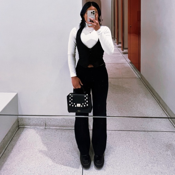 Meet your Posher, Joan - Picture 3 of 5